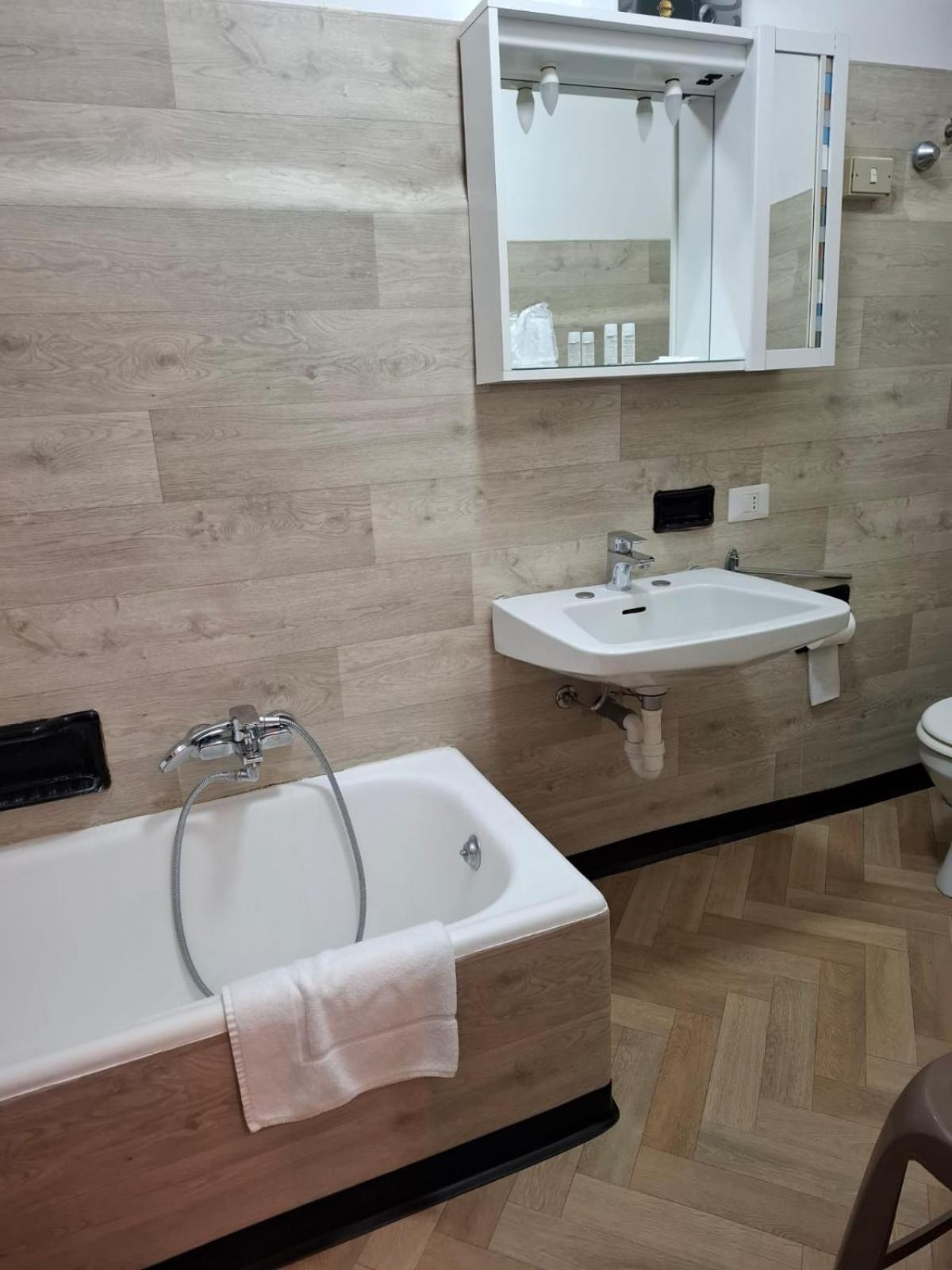 Villa Terzaghi Gorla Minore Kültér fotó